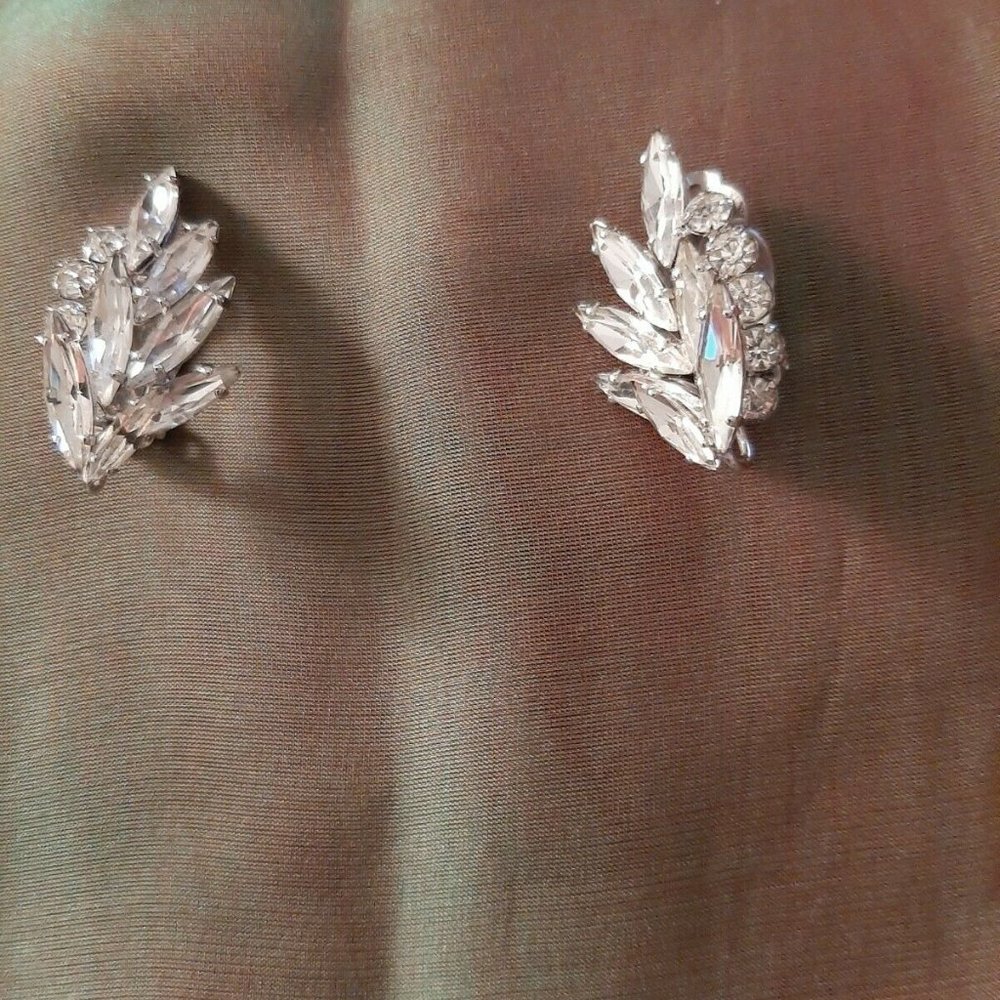 SHERMAN Vintage signed clip earrings Stunning clear rhinestone 1.5" BRIDAL EVENT